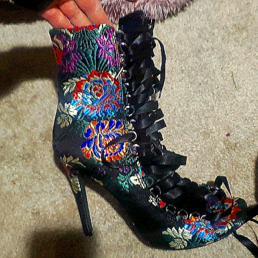 High heels - Picture 3 of 3